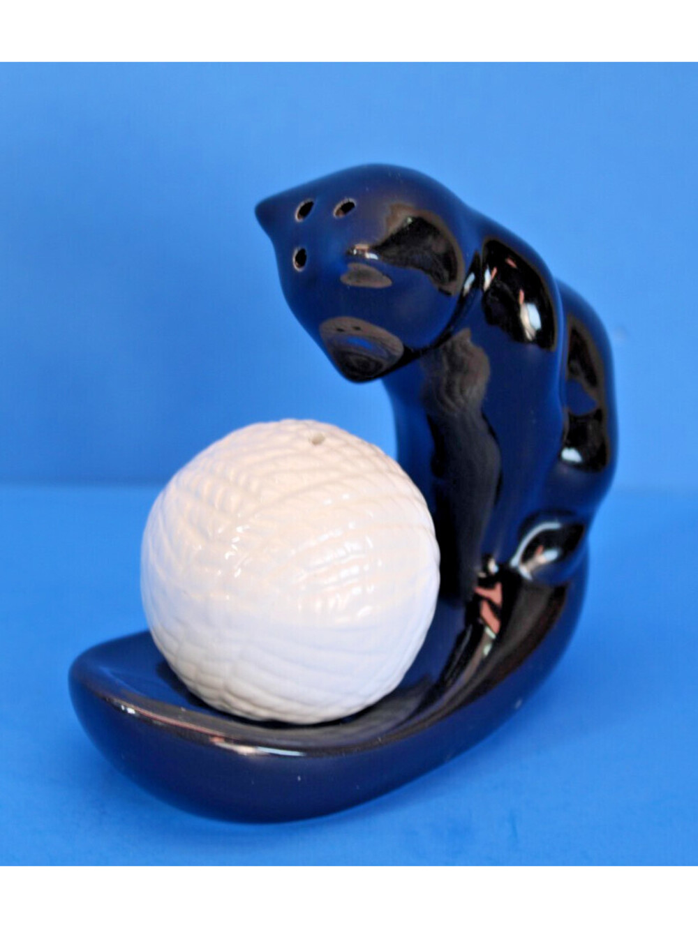 Vintage 1990s Vander Artmark Cat with Yarn Salt & Pepper Shakers Orig Sticker